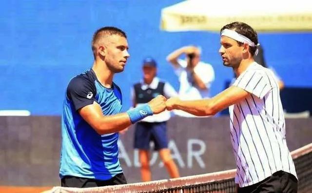 在社交媒体 在社交媒体